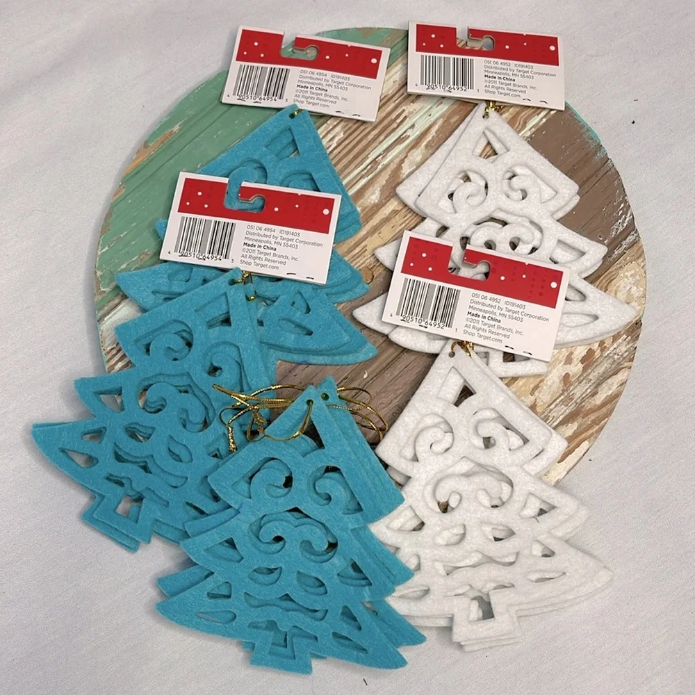 🔥 SALE NWT Holiday Tree Ornaments Set - Blue and White